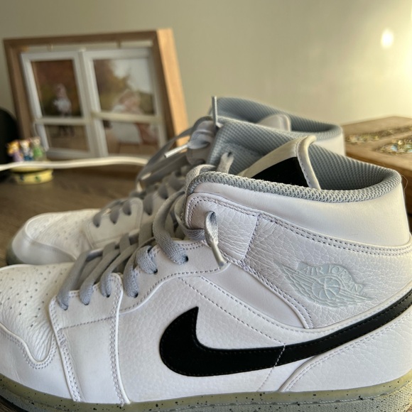 Jordan 1 - Picture 2 of 3